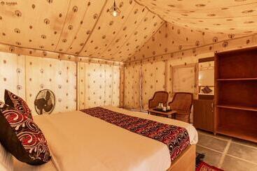 هتل Sam Dunes Safari Campus