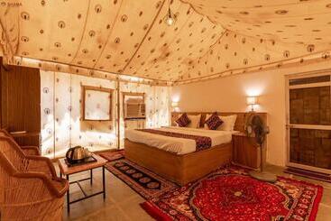 هتل Sam Dunes Safari Campus