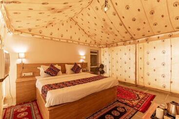 هتل Sam Dunes Safari Campus