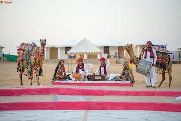 هتل Sam Dunes Safari Campus