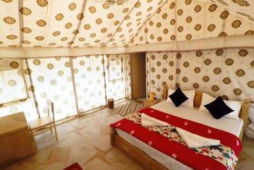 هتل Sam Dunes Safari Campus