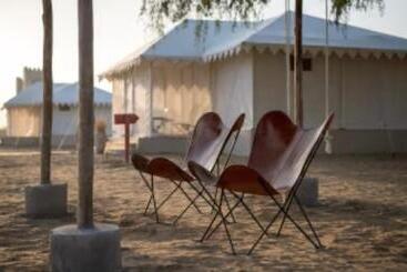 هتل Sam Dunes Safari Campus
