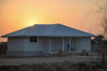 هتل Sam Dunes Safari Campus