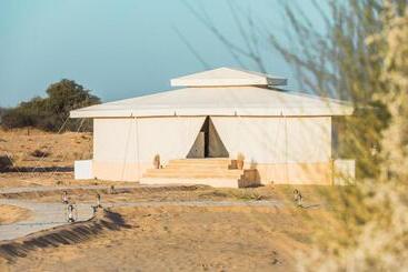 هتل Sam Dunes Safari Campus