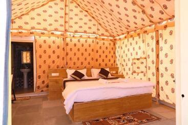هتل Sam Dunes Safari Campus