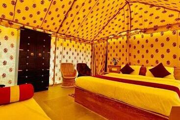 هتل Sam Dunes Safari Campus