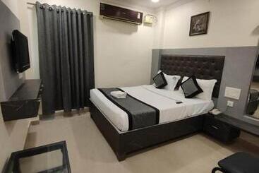 هتل Vighneshwara Inn