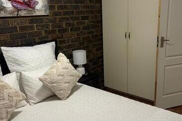 膳宿费 We Love Properties Guest House
