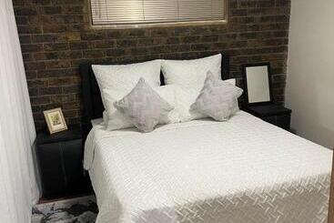 膳宿费 We Love Properties Guest House