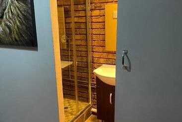 膳宿费 We Love Properties Guest House