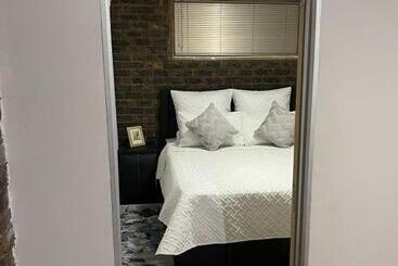 膳宿费 We Love Properties Guest House