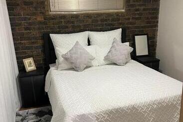 膳宿费 We Love Properties Guest House