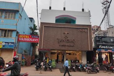 هتل Vaishnavi Near Baba Dham Temple