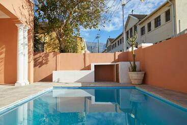 پانسیون City Club Guesthouse