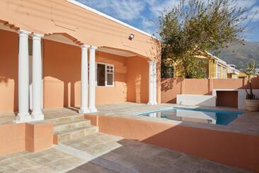 پانسیون City Club Guesthouse