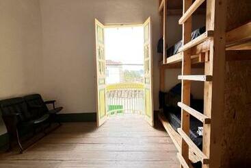 هتل کپسول Hostal El Fin Del Afán