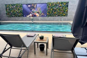 هتل La Miel Suites