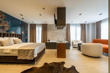 هتل La Miel Suites