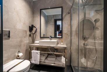 هتل La Miel Suites
