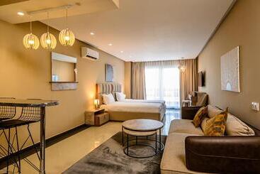 هتل Playa Del Pacha Suites