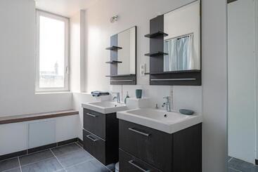 پانسیون Coeur De Ville #h3   Wifi Et Netflix   Lave Linge   Logement Partagé   Chambre Privée