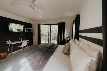 تختخواب و صبحانه Che Suites Playa Adults Only