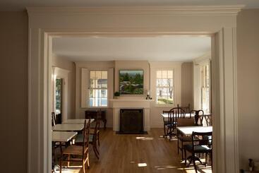 تختخواب و صبحانه Onesixtyfive, The Inn On Park Row