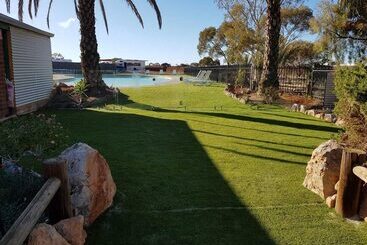 هتل Big4 Stuart Range Outback Resort