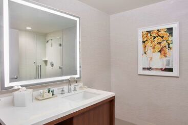 هتل Hilton West Palm Beach