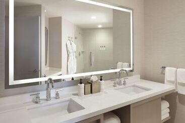 هتل Hilton West Palm Beach
