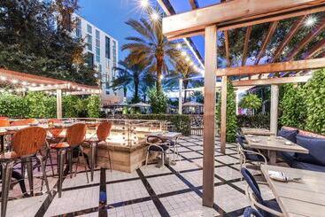 هتل Hilton West Palm Beach