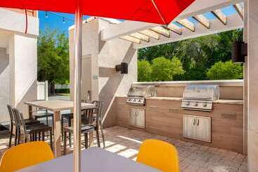 هتل Home2 Suites By Hilton Gainesville Medical Center