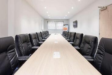 هتل Ibis Styles London Heathrow Airport