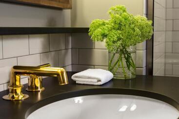 Kimpton Journeyman Hotel, An Ihg