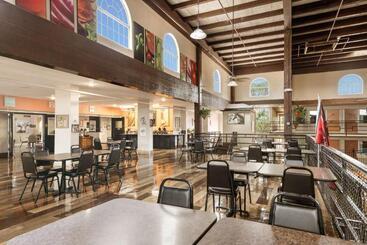 هتل Pearl On The Concho Surestay Collection By Best Western