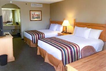 هتل Pearl On The Concho Surestay Collection By Best Western