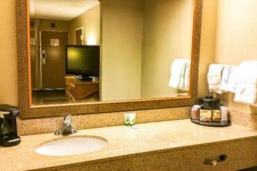 هتل Pearl On The Concho Surestay Collection By Best Western