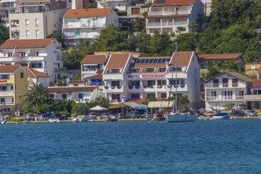 هتل Plava Laguna
