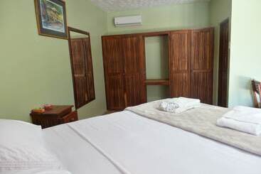 هتل Shepherd's Inn