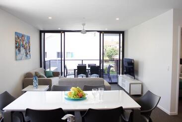 هتل Synergy Broadbeach   Official