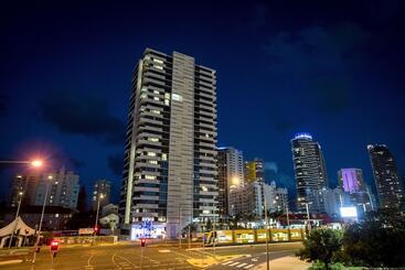 هتل Synergy Broadbeach   Official