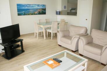 هتل The Bay Apartments Coolangatta
