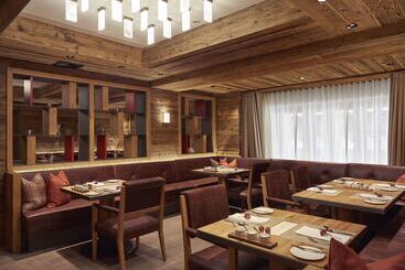 酒店 The Capra Saasfee