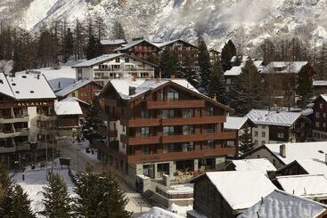 酒店 The Capra Saasfee