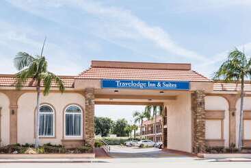 هتل Travelodge Inn & Suites By Wyndham Bell Los Angeles Area