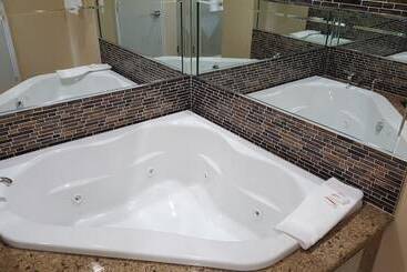 هتل Travelodge Inn & Suites By Wyndham Bell Los Angeles Area