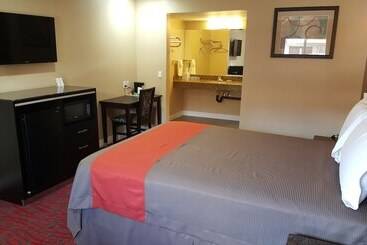 هتل Travelodge Inn & Suites By Wyndham Bell Los Angeles Area