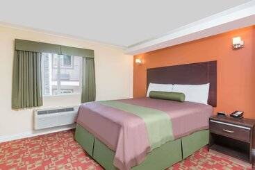 هتل Travelodge Inn & Suites By Wyndham Bell Los Angeles Area