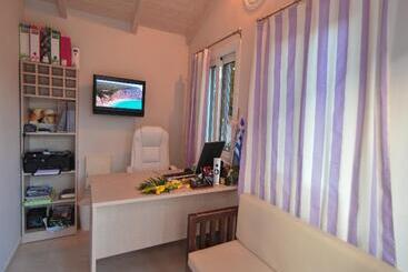 هتل Villa Theodora