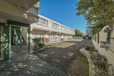 Legends Motel